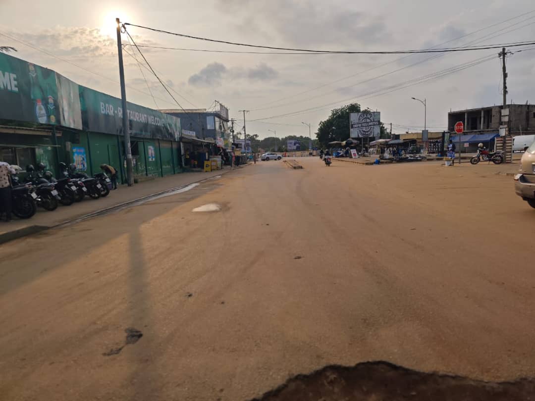 Demi-lot de 300 m² en vente à Adidogomé, proche du goudron – 30 millions FCFA