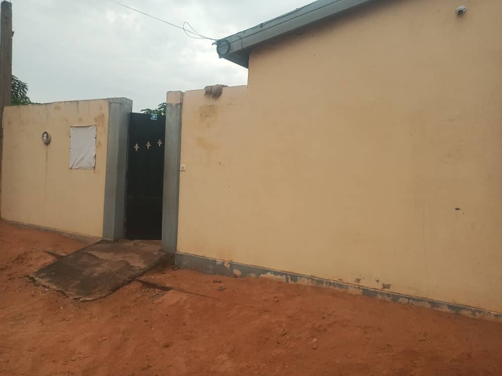 Maison 1 chambre en vente sur 1/2 lot à Adidogomé Kohé – 14 millions FCFA
