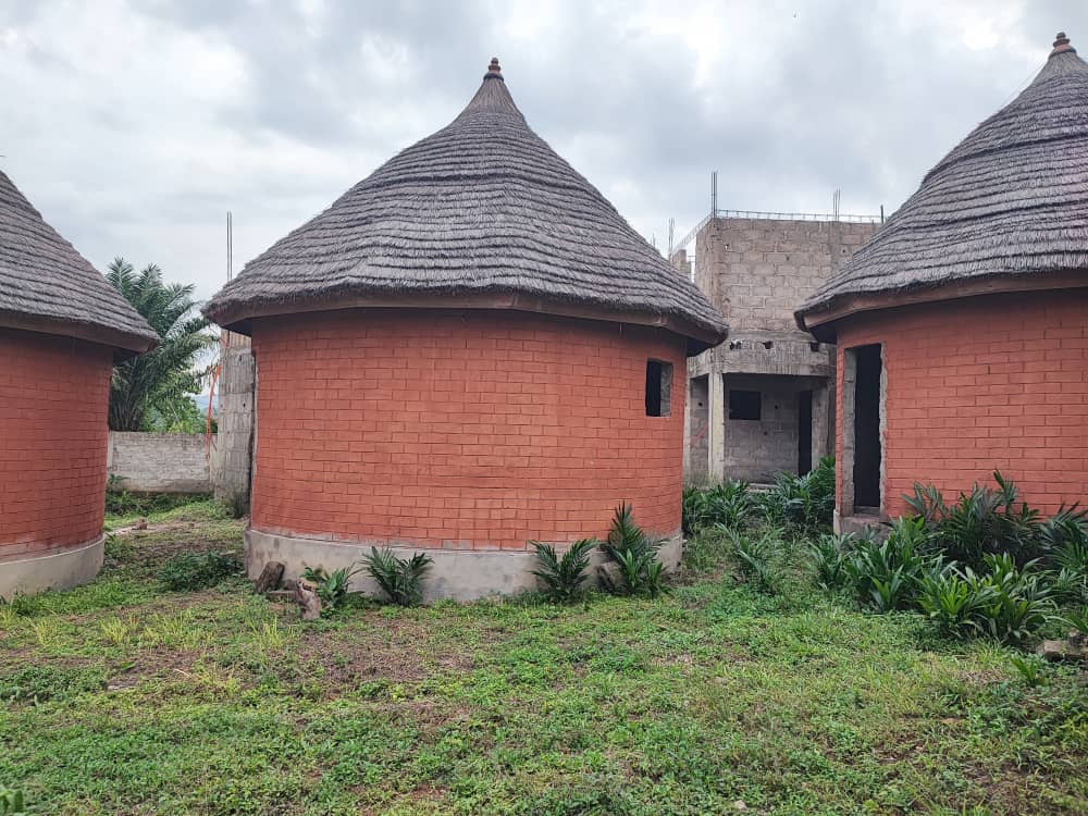 Hôtel inachevé en vente à Kpalimé, zone INFA de Tové – 40 millions FCFA