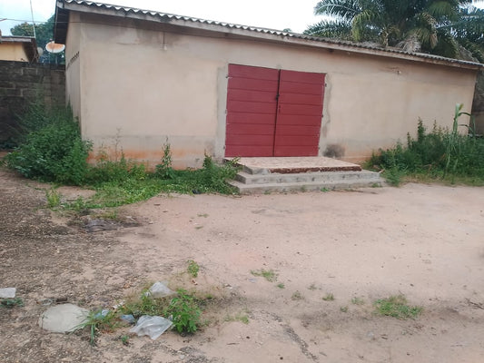 Magasin 600 m² à louer à Attiégou Lycée Technique - 1 million FCFA
