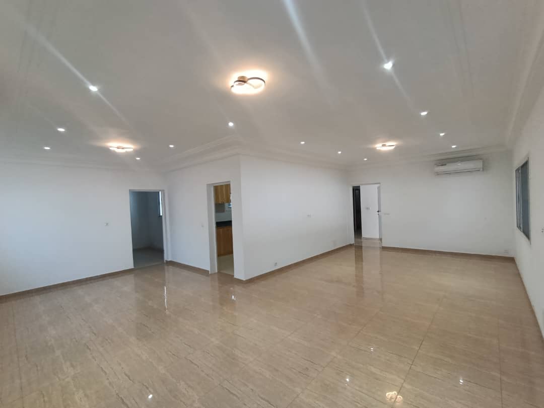 Villa 4 chambres en location à Lomé, quartier résidence caisse – 900 000 FCFA