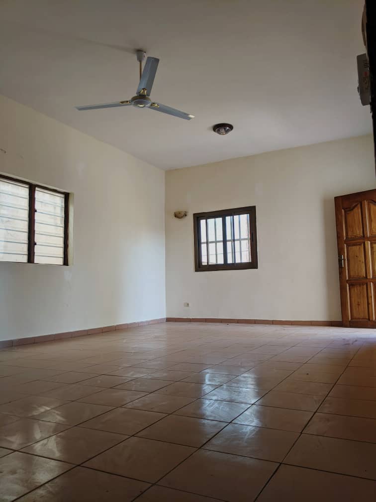 Appartement 2 chambres salon en location à Avedji Limousine – 75 000 FCFA