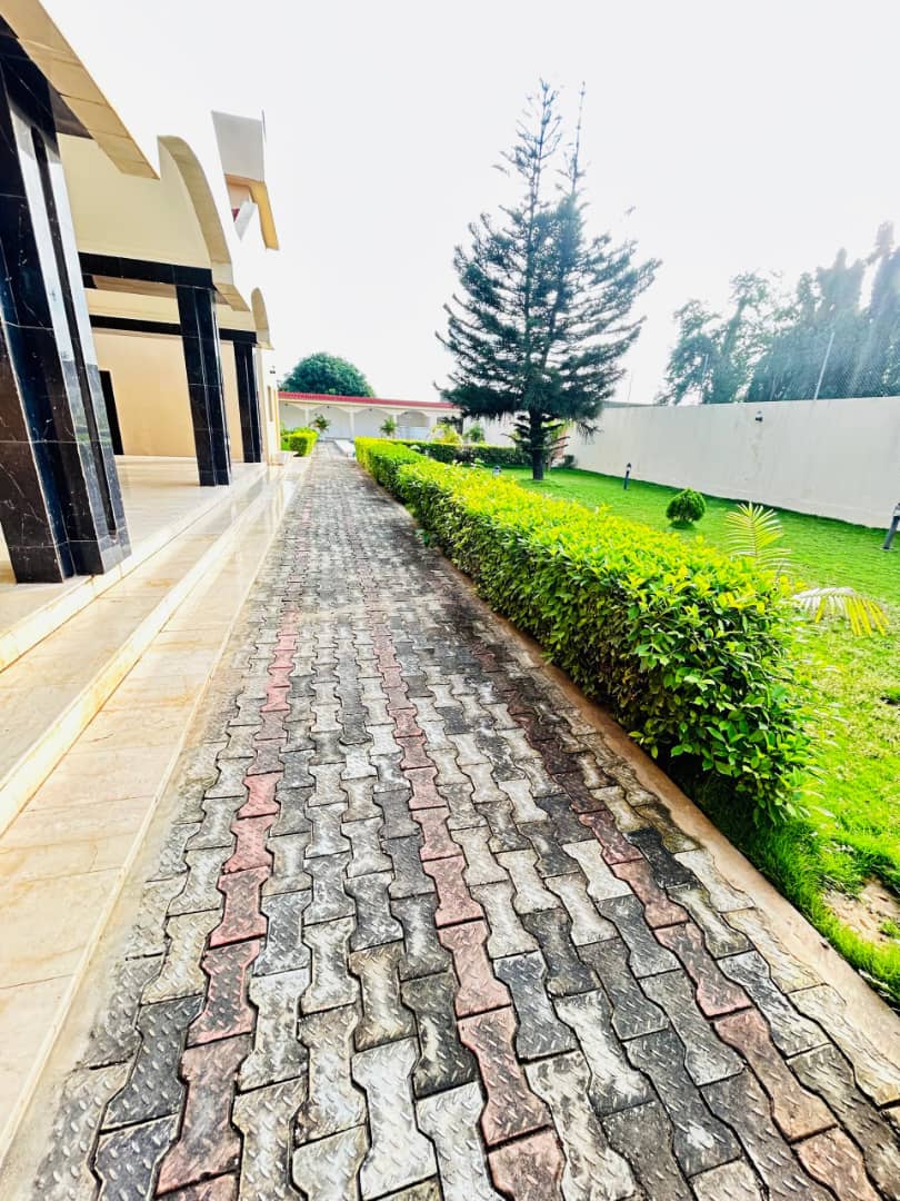 Villa duplex 6 chambres avec piscine en location à Togo 2000 – 1.600.000 FCFA