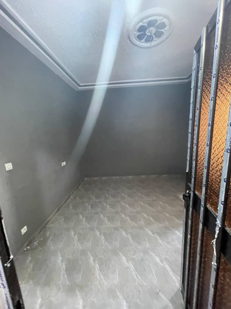 Appartement 2 chambres à louer à Agoè Plateau, non loin du carrefour Pardon – 100 000 FCFA