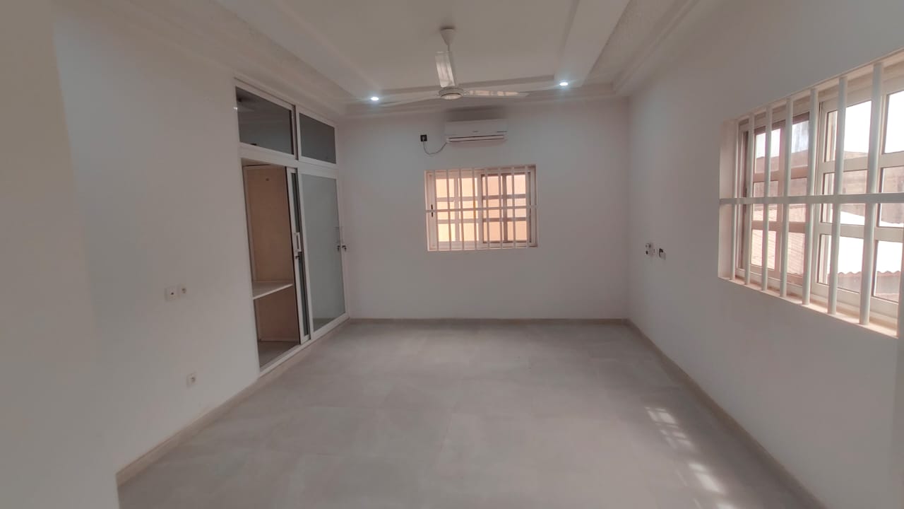Villa 4 chambres à louer à Adidogomé yokoè kopegan – 250 000 FCFA