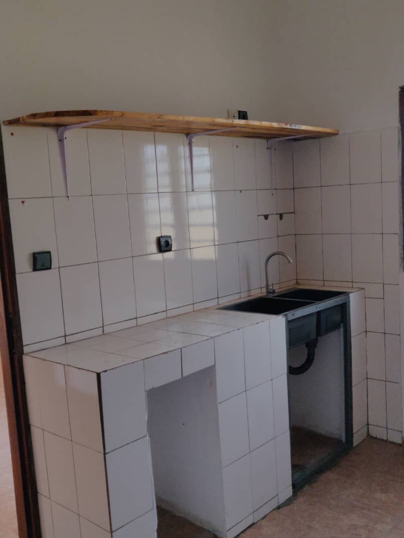 Mini-villa de 2 chambres + salon à louer à Hédranawoé – 140 000 FCFA/mois