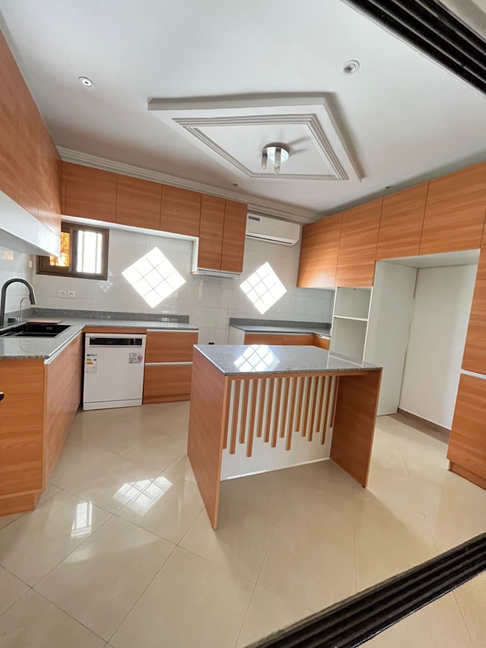 Villa basse 4 chambres à louer à la Résidence de la Caisse – 1 600 000 FCFA