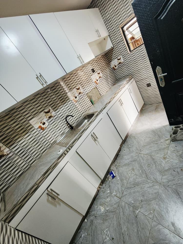 Appartement 2 chambres à louer à Kégué (150 m du goudron) – 80000 FCFA