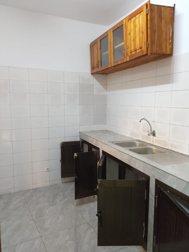Appartement 2 chambres à louer à Djidjolé OBU – 90000 FCFA/mois