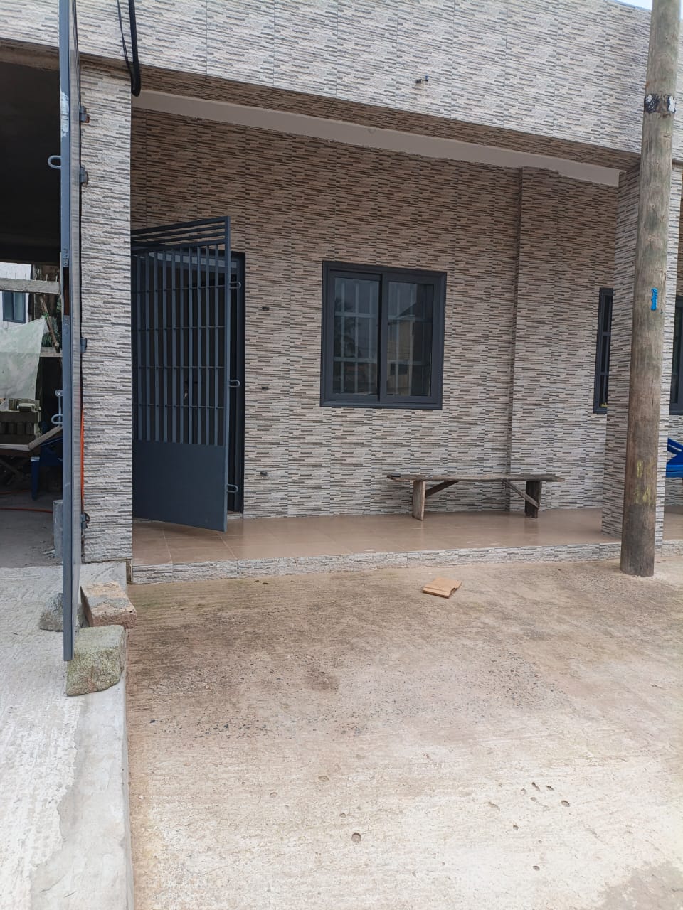 Boutique nouvelle construction à louer à Agbalepedo – 75 000 FCFA