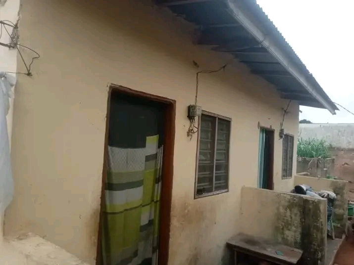 Maison 3 pièces en vente à Segbé Klémé Château – 6 000 000 FCFA