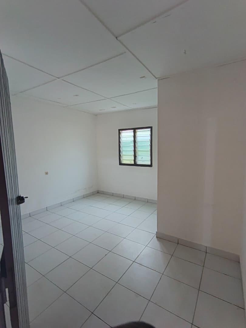 Villa basse 3 chambres en location à Entreprise de l'Union non loin de Bercail Vakpossito – 130 000 FCFA