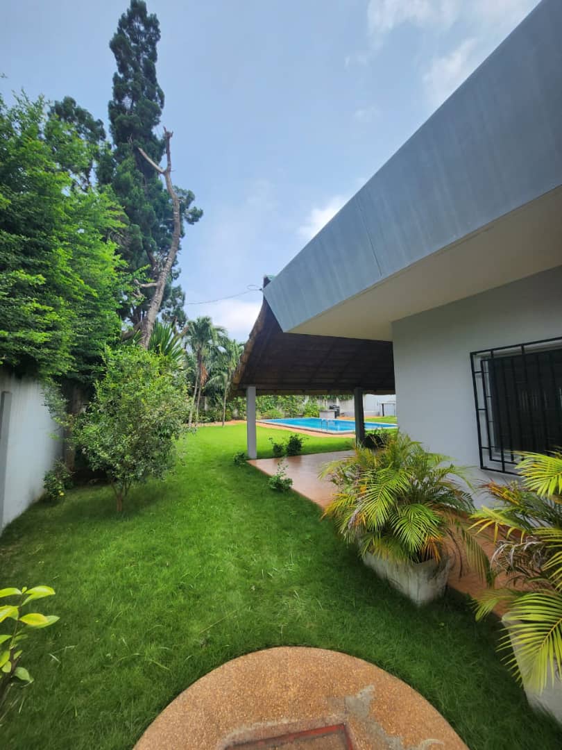 Villa 4 chambres à louer sur 2 lots à Hedzranawoé – 1 200 000 FCFA