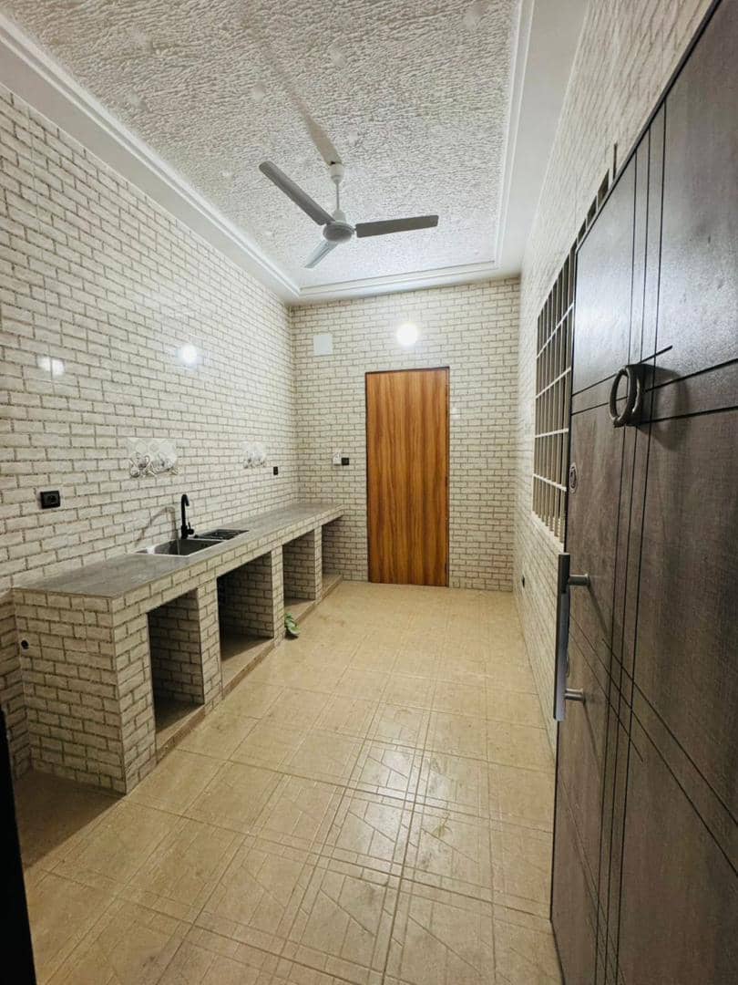 Villa duplex 3 chambres en location proche du goudron à Aéroport – À partir de 10.000 FCFA