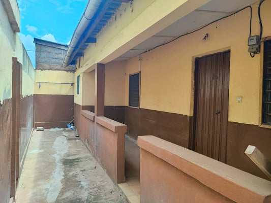 Maison de location en vente sur 1/4 de lot à Agoè Koffi Panou – 22 millions FCFA