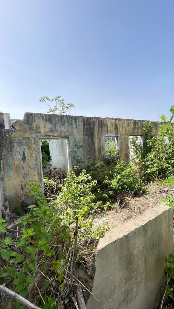 Terrain 1 lot en vente en bordure du goudron sur le Boulevard Circulaire du 13 Janvier – 300 millions FCFA