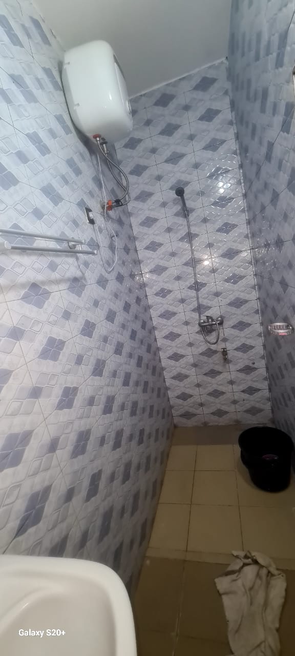 Appartement 2 chambres à louer proche du goudron à Totsi – 100 000 FCFA