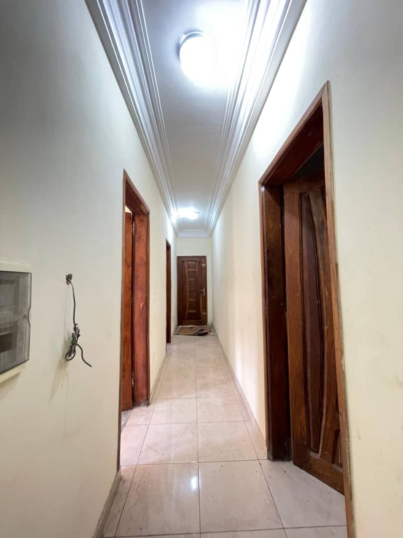 Appartement 3 chambres à louer à Amadahomé Bar Visa – 120 000 FCFA