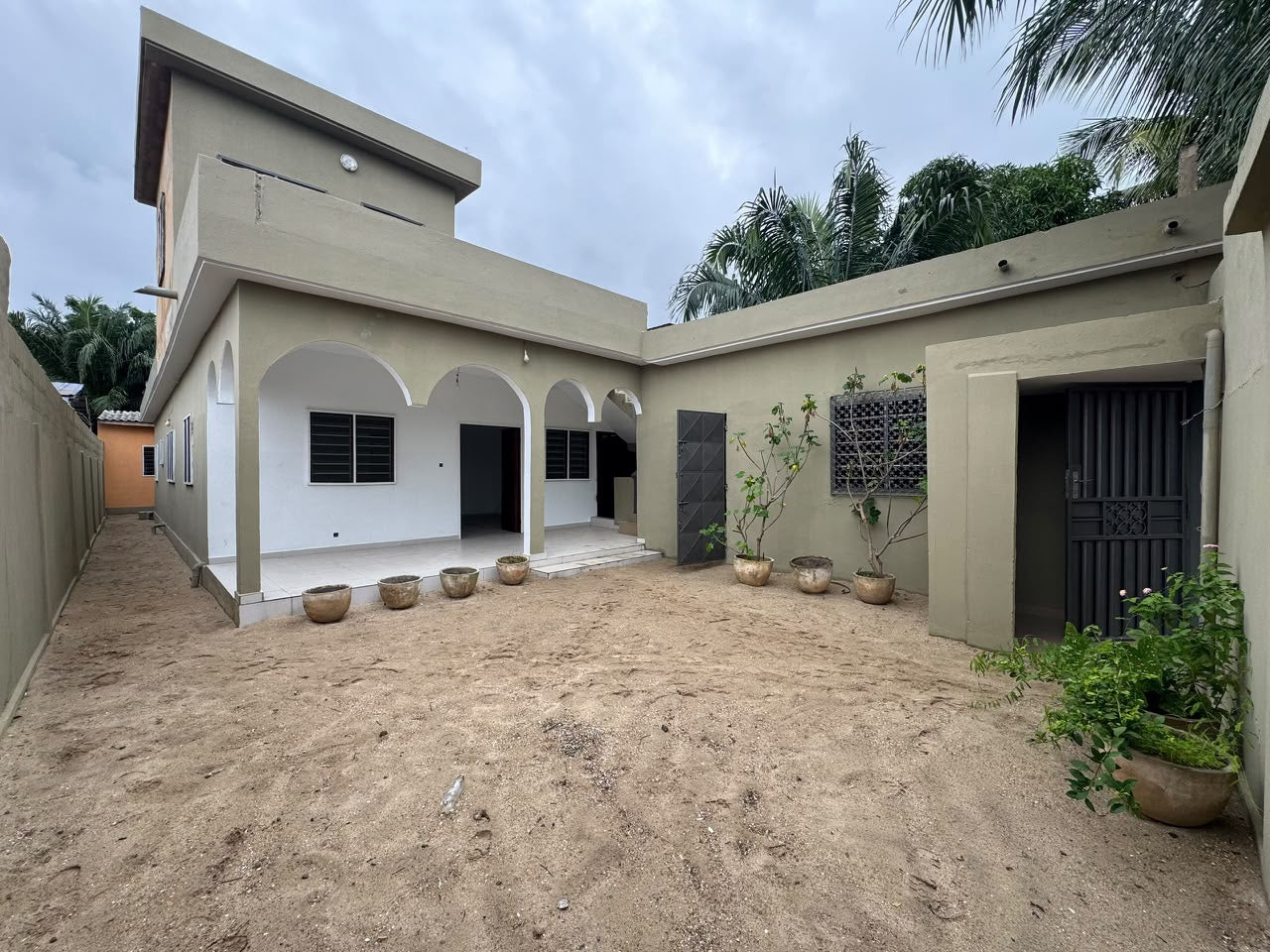 Villa 3 chambres à louer à Avédji – 180 000 FCFA par mois