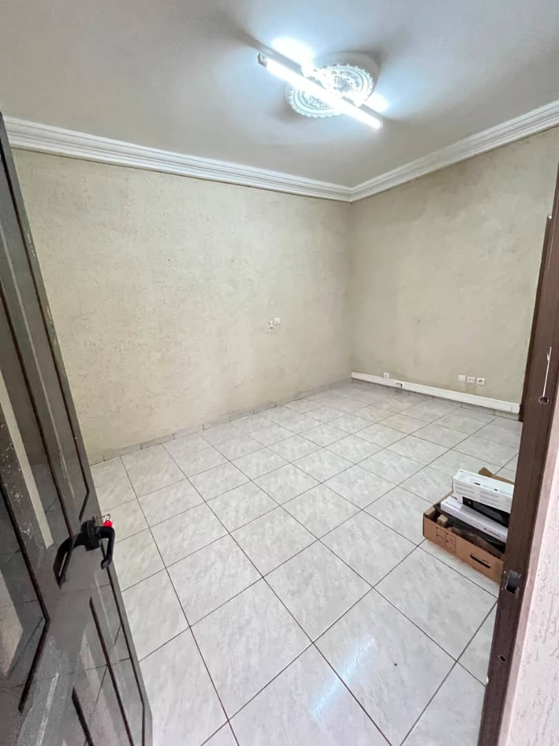 Villa duplex 18 chambres à louer à Nyekonakpoè – 1.500.000 FCFA