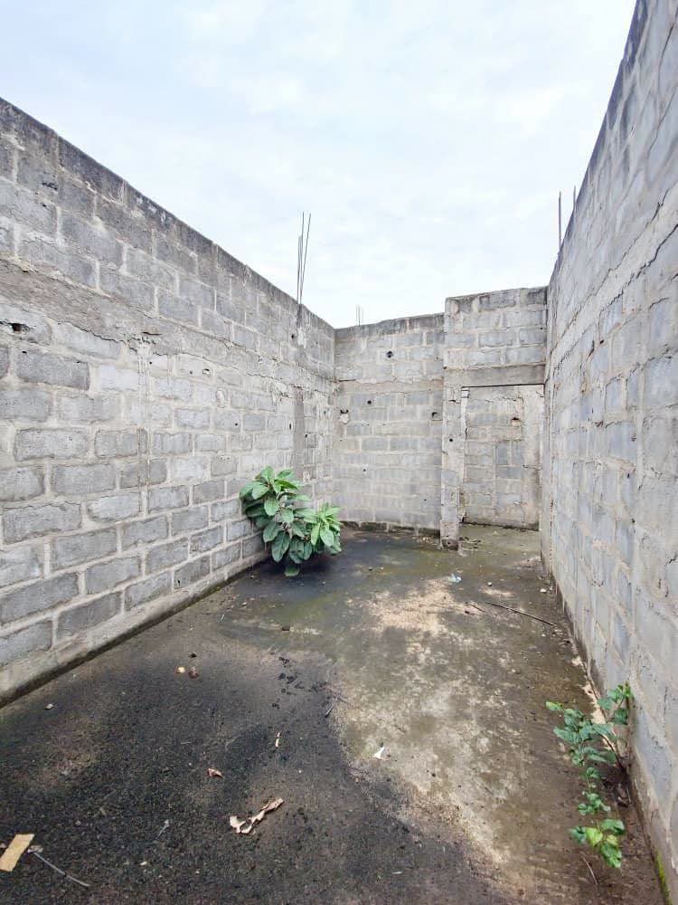 Villa inachevée 6 chambres en vente à Agoe Légbassito – 32 millions FCFA