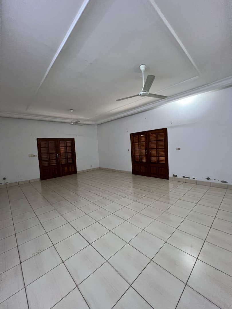Villa basse 4 chambres en location à Agbalepedo Group C – 400000 FCFA