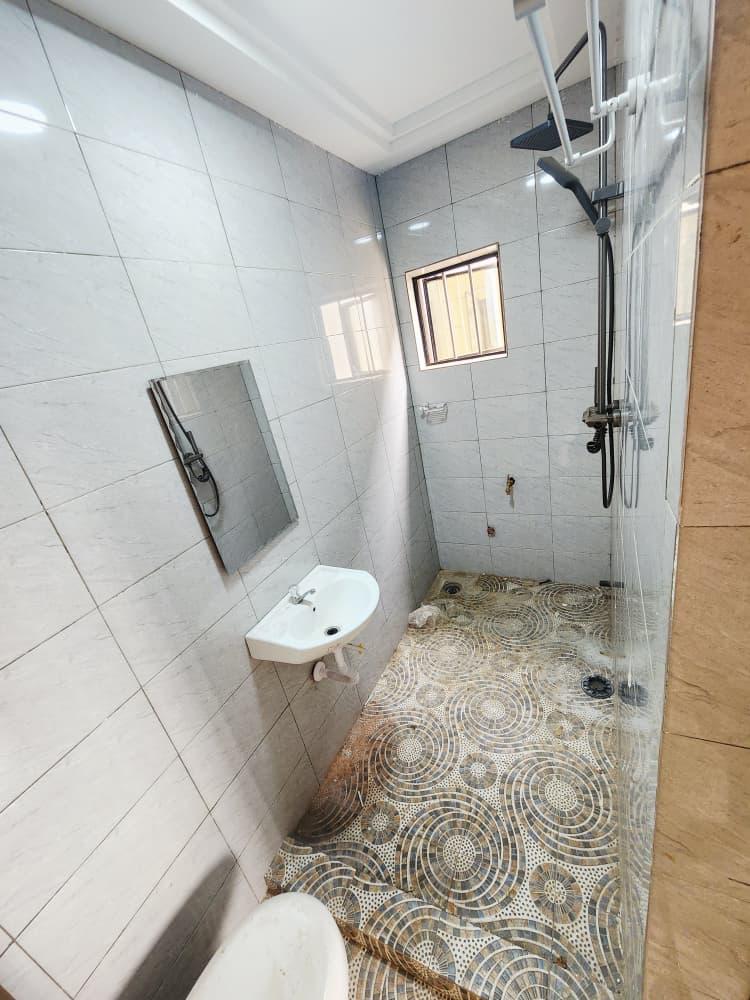 Appartement 2 chambres à louer à Kégué (150 m du goudron) – 80000 FCFA