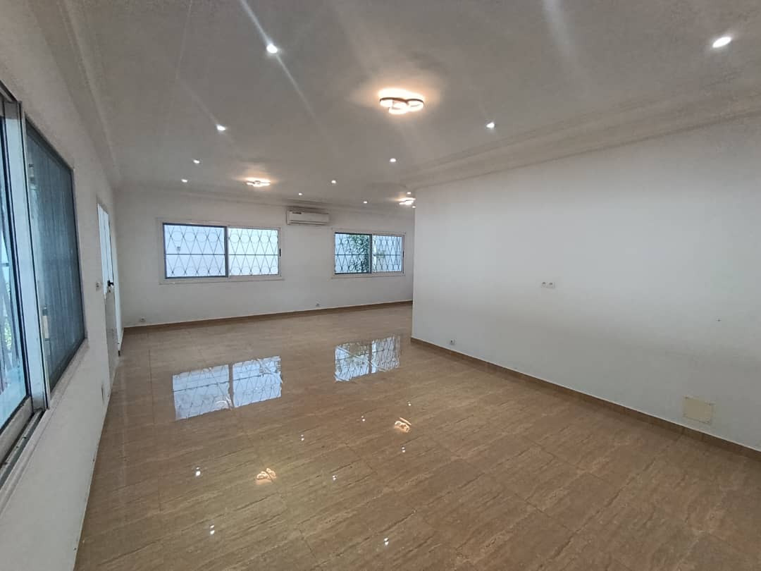 Villa 4 chambres à louer à Résidence Caisse, Lomé – 900 000 FCFA