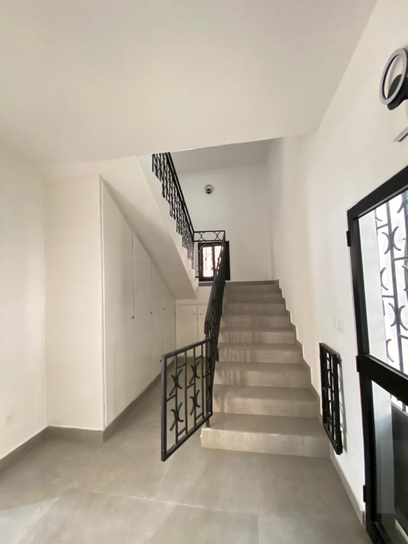 Villa duplex de haut standing à louer à Tokoin, proche de Sica Toyota – 1 500 000 FCFA