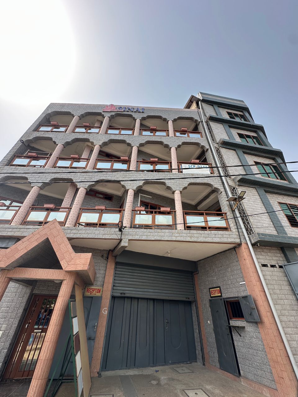 Immeuble commercial et résidentiel en vente à Bé Kpéhénou bord du goudron – 500 millions FCFA