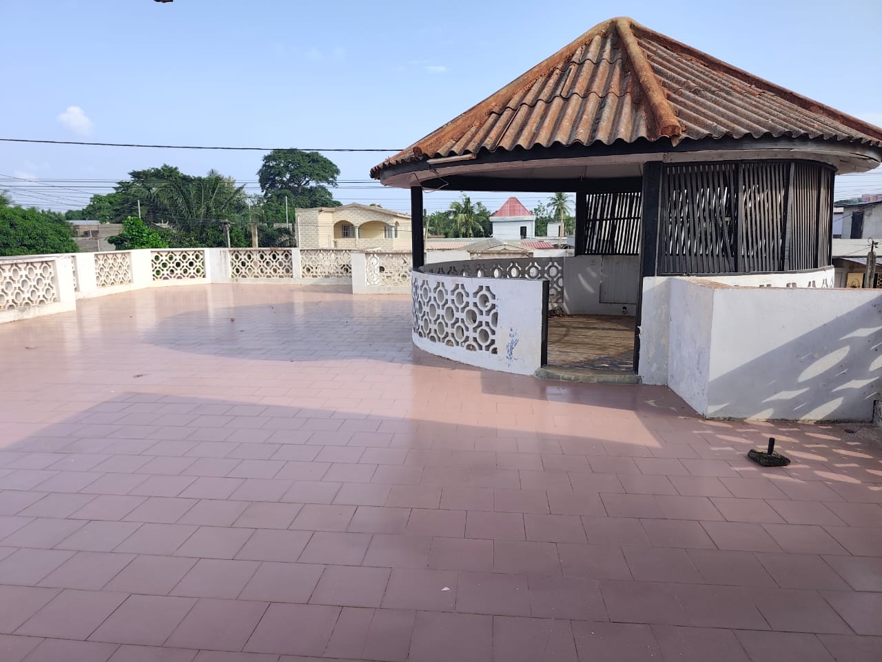 Villa en angles rue au bord du goudron en vente à Agoè Cacaveli – 70 000 000 FCFA