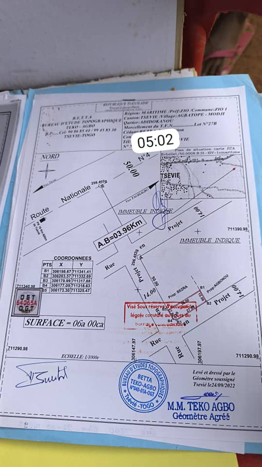 Demi lot à vendre sur angle de rue à Tsévié Agbatopé Modji – 3 millions FCFA