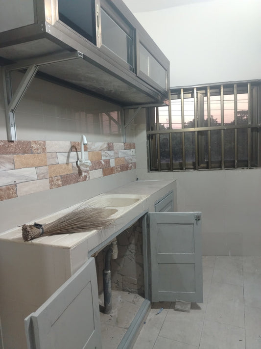 Chambre salon à louer à Hédzranawoé au bord du goudron – 90000 FCFA