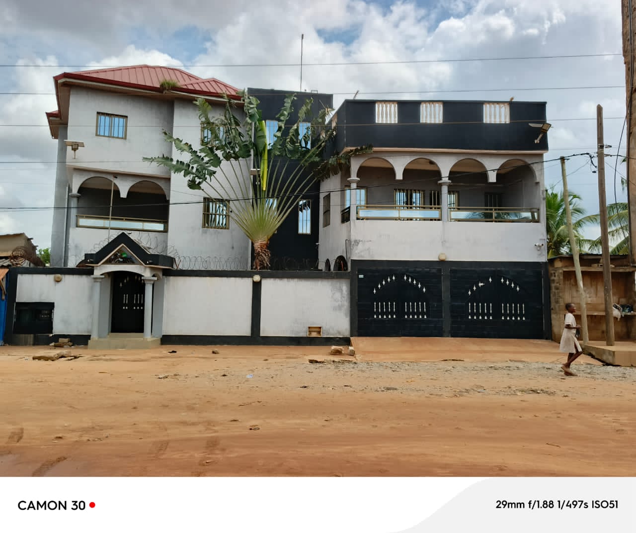 Villa duplex à louer au carrefour Cool Catché à Agoè Assiyéyé – 600 000 FCFA