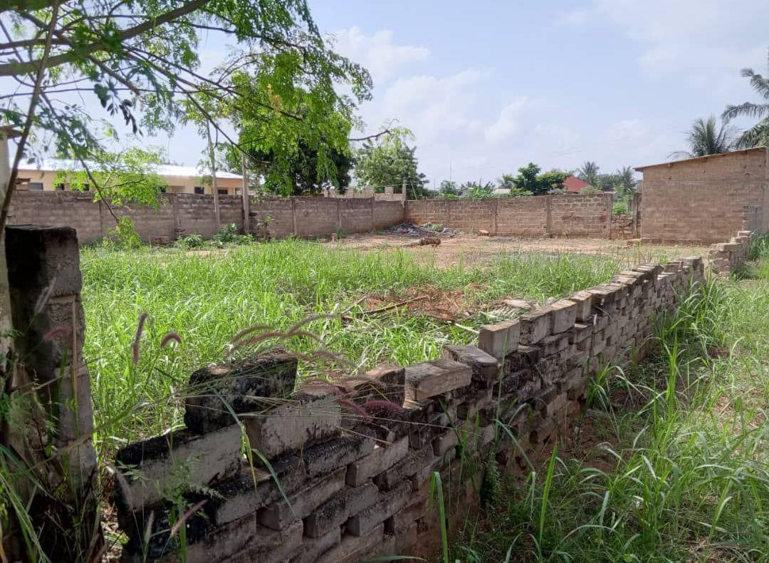 Terrain de 600 m² avec 3 pièces en vente à Adidogomé – à partir de 9 millions FCFA