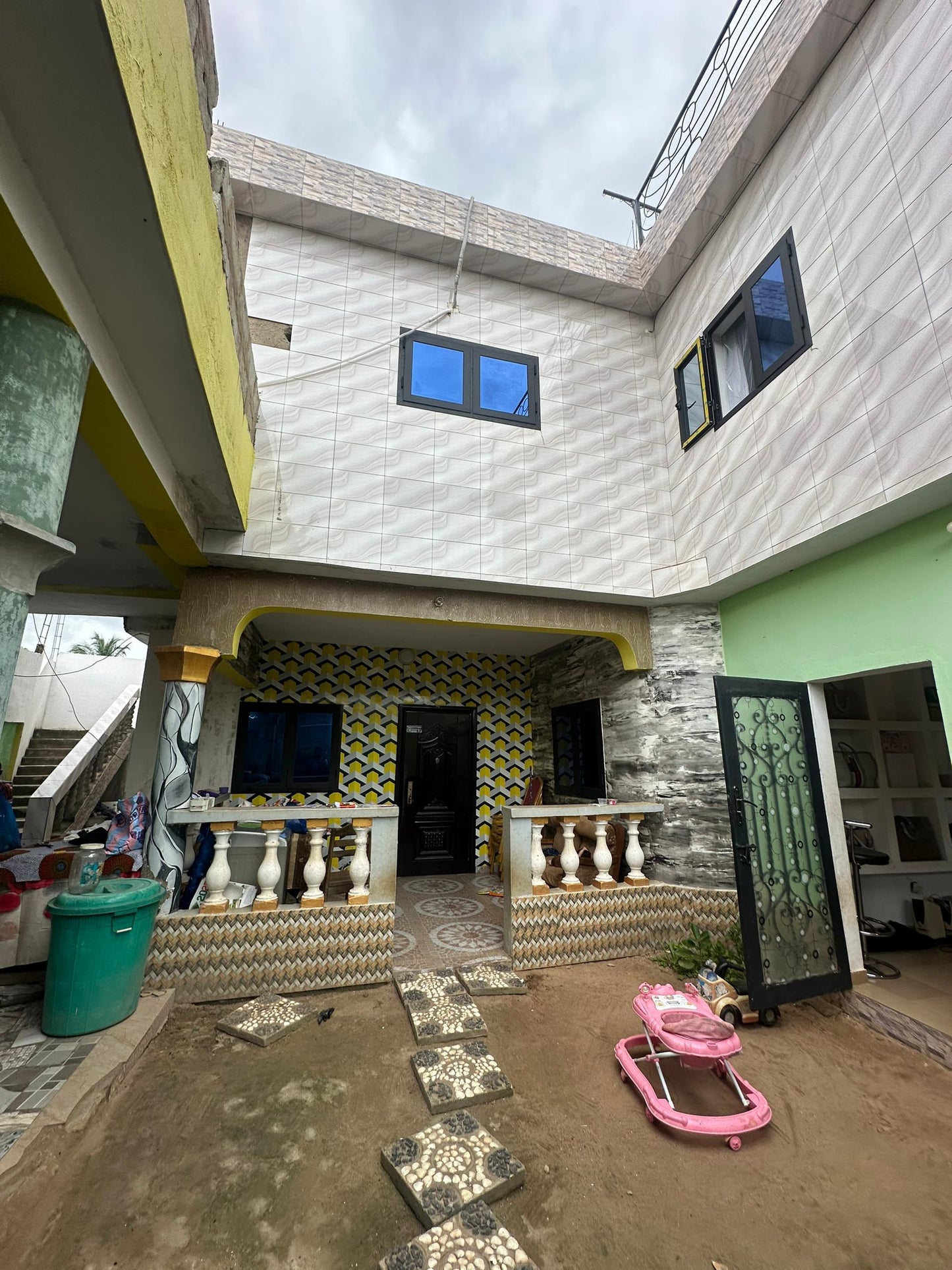 Villa R+1 en vente à Zanguera Château d'Eau Klémé – 35 millions FCFA