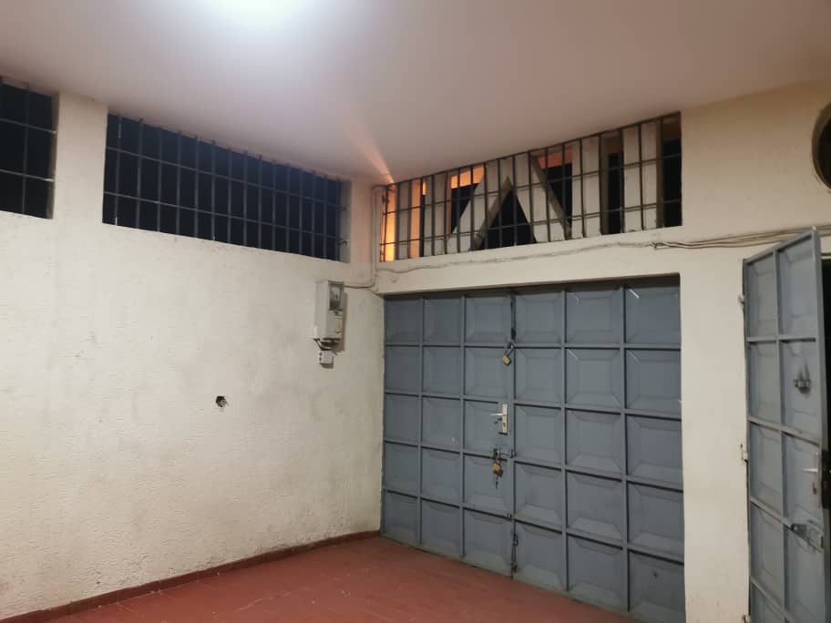 Villa 3 chambres en location à Djidjolé Obut, à quelques mètres du goudron – 230 000 FCFA