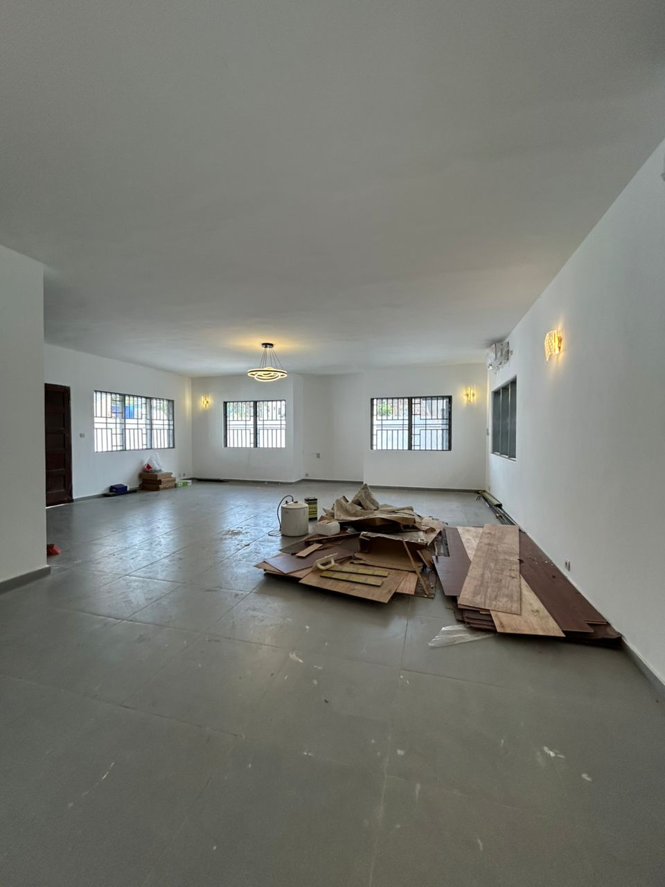 Villa basse 3 chambres à louer à Djifa Kpota, proche du goudron – 400000 FCFA