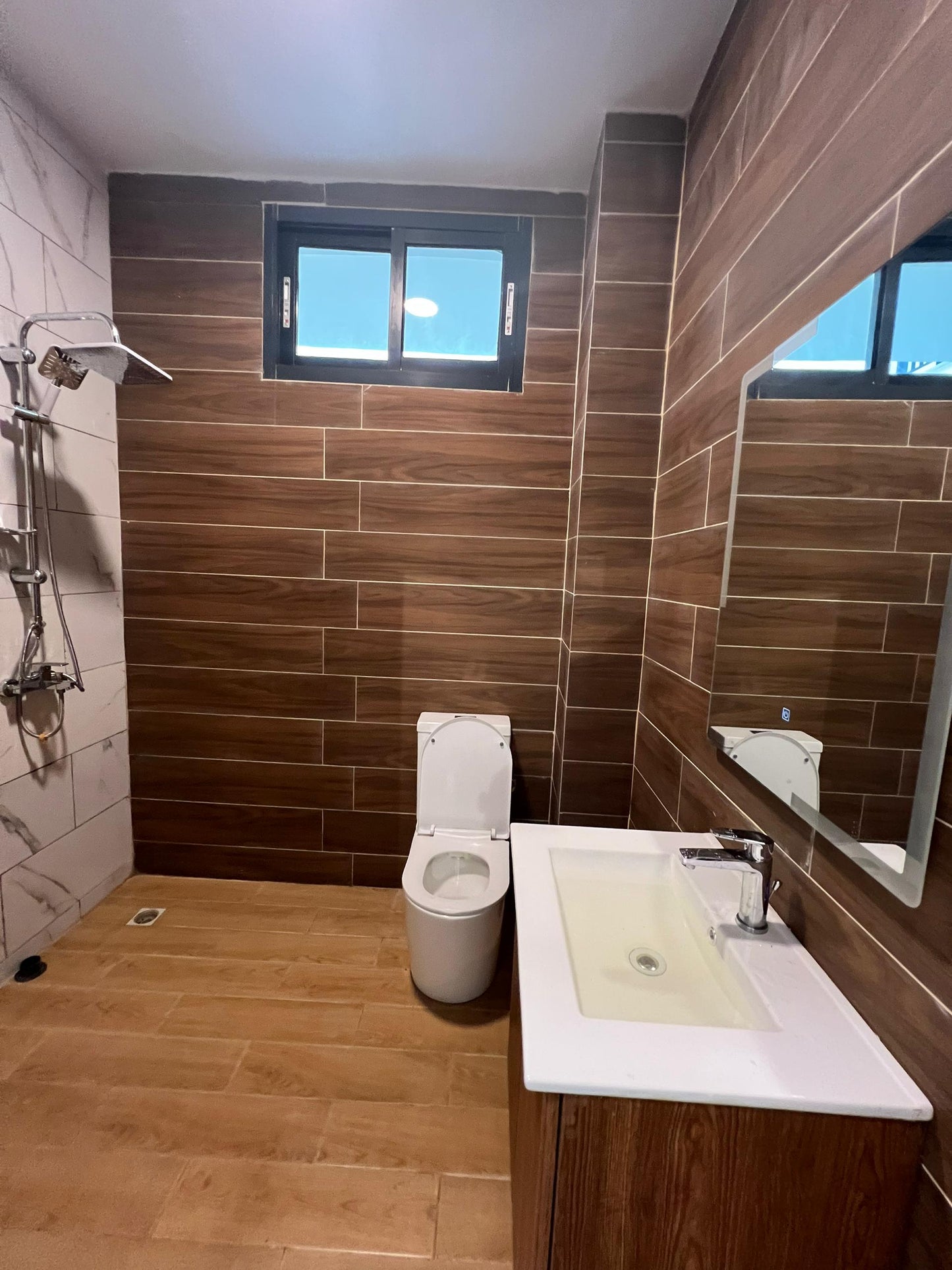 Appartement d'une grande chambre à louer à la Caisse (Cité Oua) – 400 000 FCFA