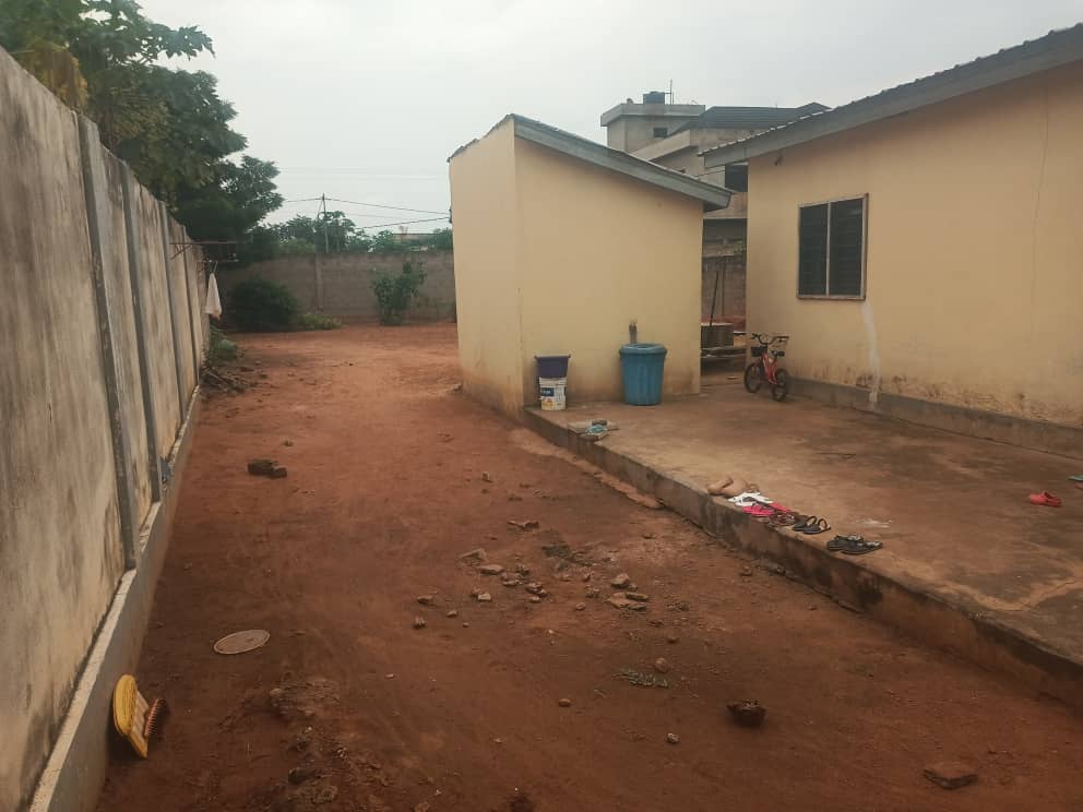 Maison 1 chambre en vente sur 1/2 lot à Adidogomé Kohé – 14 millions FCFA