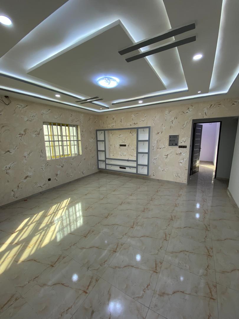 Maison 4 chambres à louer à Agbalépédo – 300 000 FCFA/mois