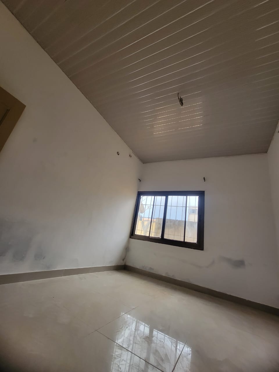 Appartement chambre salon à louer à Avédji Carrefour Y – 70 000 FCFA