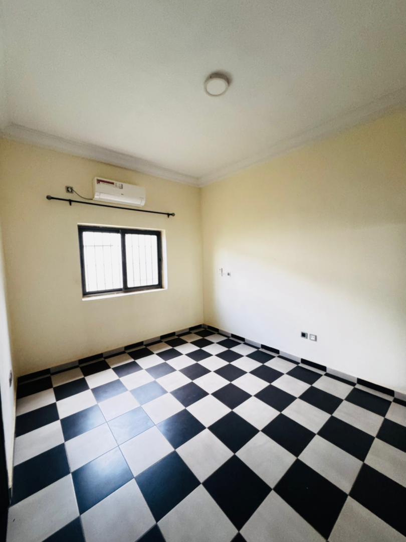 Villa 3 chambres en vente à Cité Mokpokpo – 100 millions FCFA