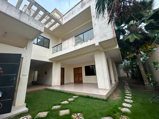 Villa duplex 5 chambres à louer à Agbalepodo – 1.2 million FCFA