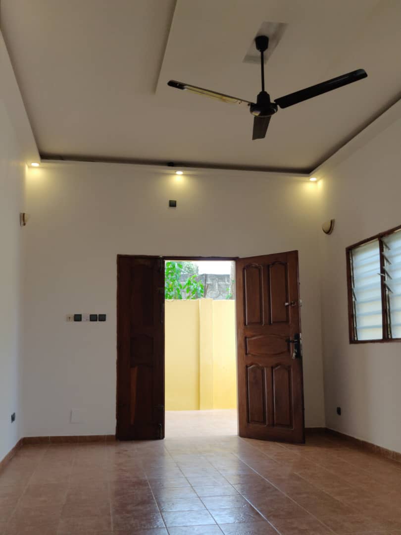 Mini-villa de 2 chambres + salon à louer à Hédranawoé – 140 000 FCFA/mois