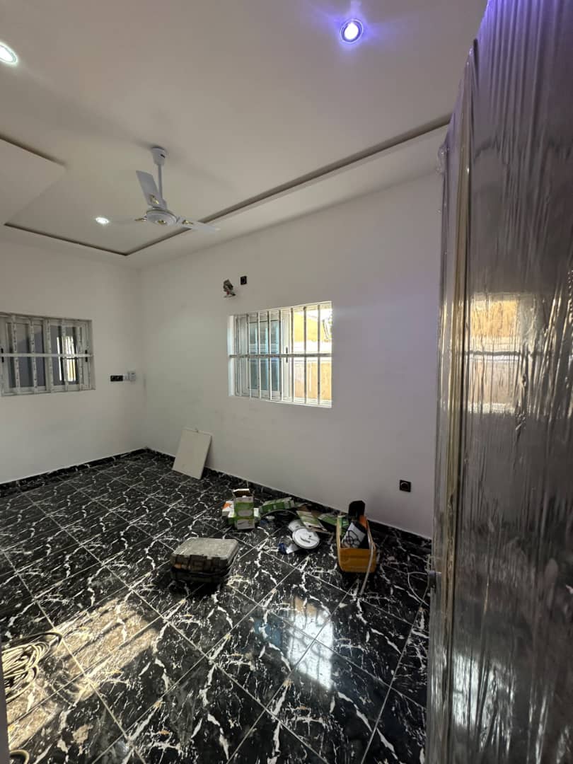 Mini villa 2 chambres en vente à Zanguera Lycée – 25 millions FCFA