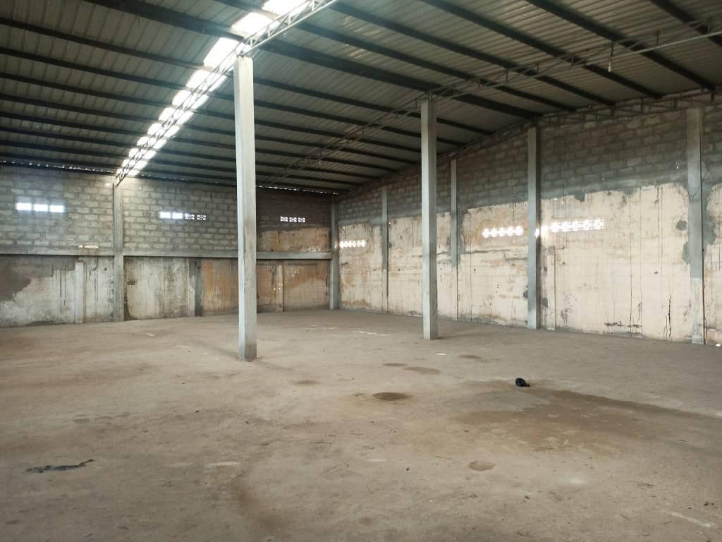 Entrepôt 668 m² en vente à Agoè Fiovi proche du goudron – 95 millions FCFA
