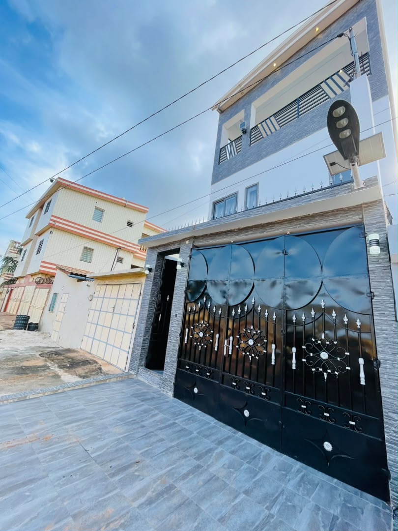 Villa cour unique 4 chambres en location à Agoè carrefour cool catché – 350 mill FCFA