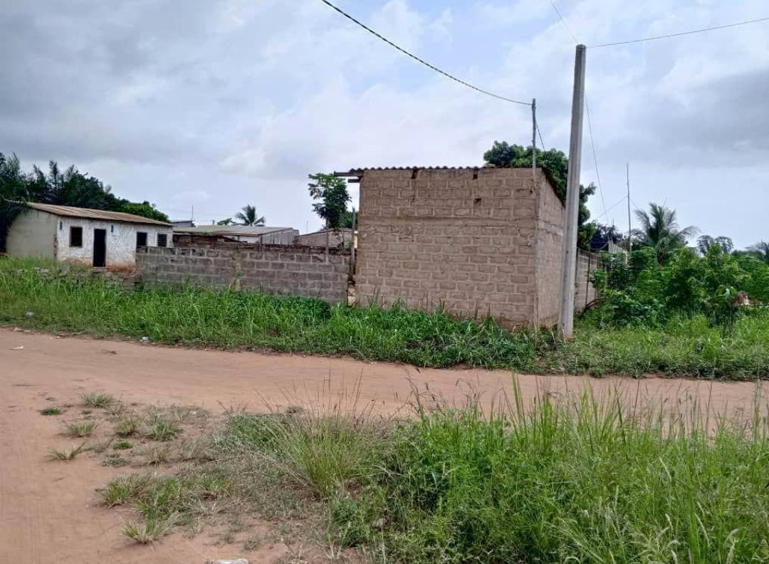 Terrain de 600 m² avec 3 pièces en vente à Adidogomé – à partir de 9 millions FCFA