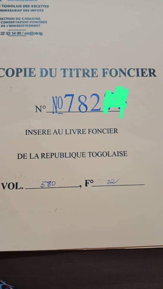 Terrain bâti de 2 chambres salon en vente à Totsi près de la pharmacie Galien – 45 millions FCFA